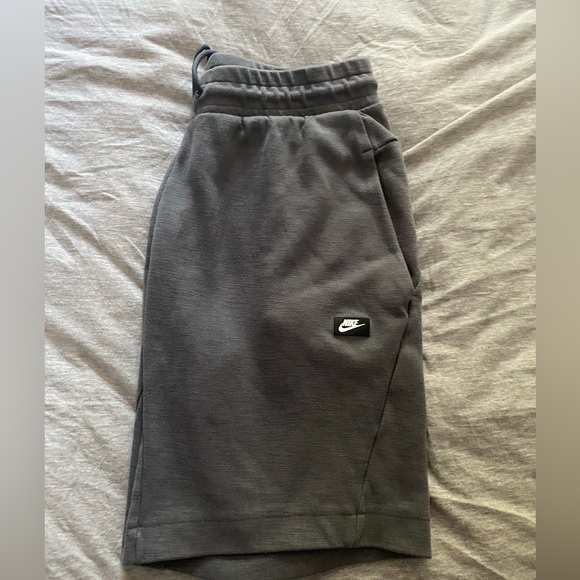 Men’s Nike Shorts - Picture 3 of 4